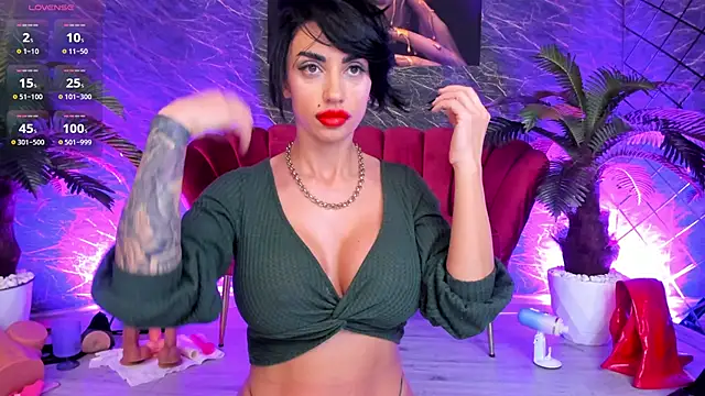 IzabelaTessa online show from May 12, 2026, 7:11 pm