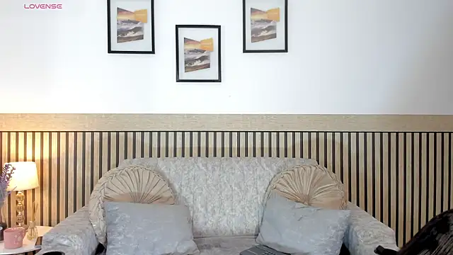 Snapshot of hanna_mils chatting on February 12, 2026, 4:18 am hanna mils online show from February 12, 2026, 4:18 am