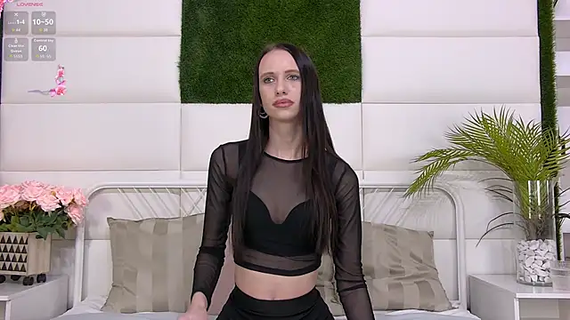 TaraHarris online show from April 14, 2026, 12:44 pm