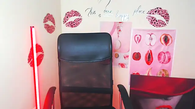 VanessaRey  online show from April 19, 2026, 6:10 pm