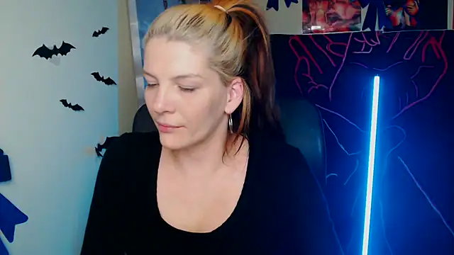 VanessaRey  online show from April 20, 2026, 6:16 am