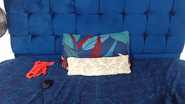 AriesCake online show from December 18, 2025, 11:38 am