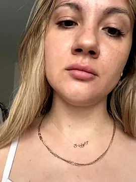 mollygirll online show from September 28, 2025, 10:53 am