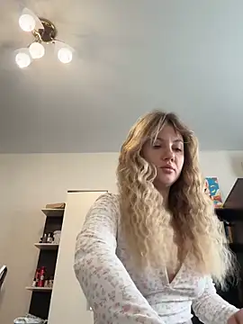 mollygirll online show from October 2, 2025, 8:21 am