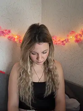 mollygirll online show from October 13, 2025, 9:42 am