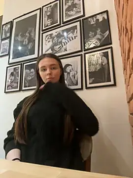 MilaBee online show from March 21, 2025, 9:23 am