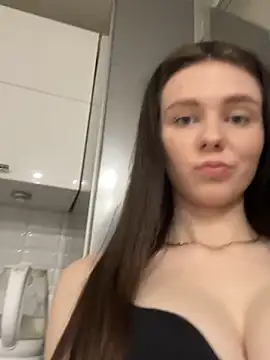 MilaBee online show from March 21, 2025, 12:28 pm