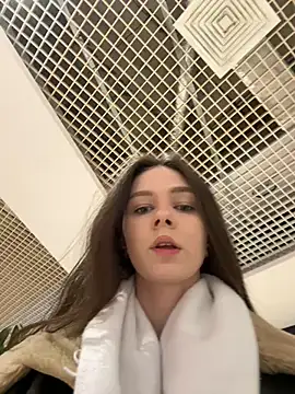 MilaBee online show from March 22, 2025, 8:51 am