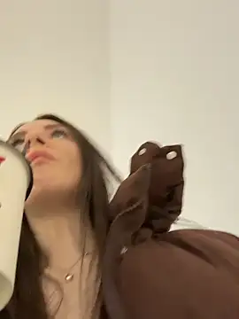 MilaBee online show from April 21, 2026, 6:52 am