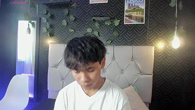 Snapshot of Ethan_Westt chatting on May 18, 2026, 9:42 pm Ethan Westt online show from May 18, 2026, 9:42 pm