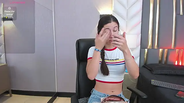 SaraJonness online show from October 7, 2025, 12:13 pm