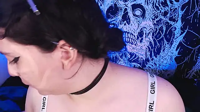 mikaskullcs online show from September 22, 2025, 4:47 am