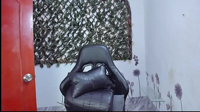 Sarahbrowm  online show from September 25, 2025, 6:00 pm