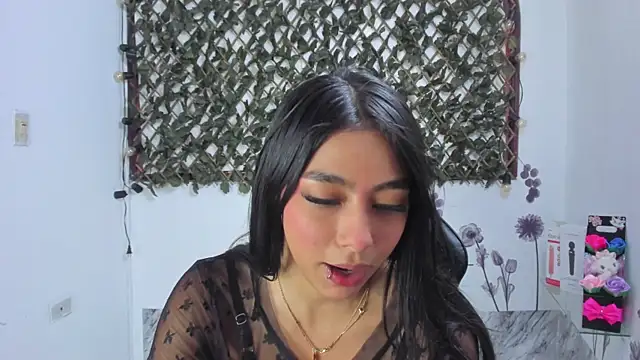 Sarahbrowm  online show from October 21, 2025, 7:03 pm