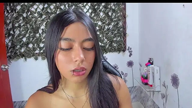 Sarahbrowm  online show from November 22, 2025, 7:13 pm