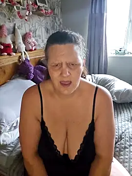 MissQueenBeex online show from December 18, 2025, 11:05 am