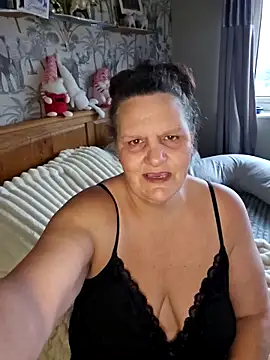 MissQueenBeex online show from December 21, 2025, 12:56 pm