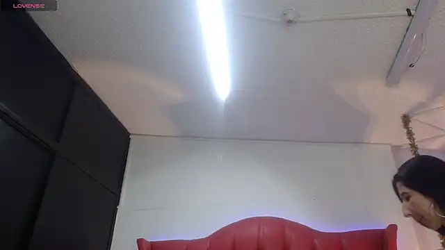 nei girl online show from April 21, 2026, 11:49 am