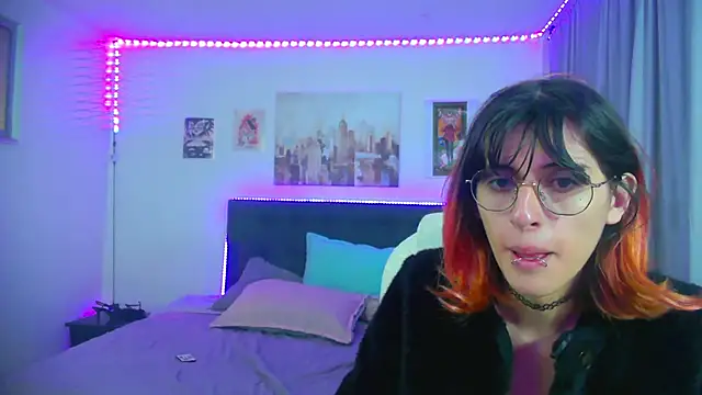 Snapshot of goth_minerva chatting on May 12, 2026, 1:30 pm goth minerva online show from May 12, 2026, 1:30 pm