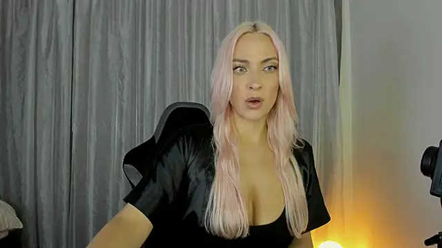  Miss Valentina  online show from April 22, 2026, 4:52 pm