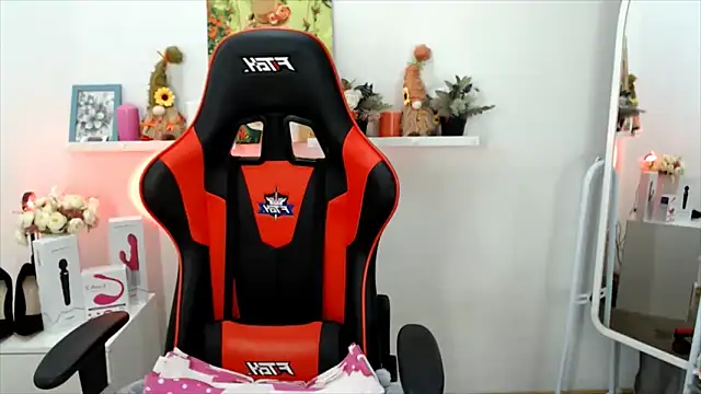 Snapshot of Lucky_Lana chatting on November 24, 2025, 1:05 am Lucky Lana online show from November 24, 2025, 1:05 am