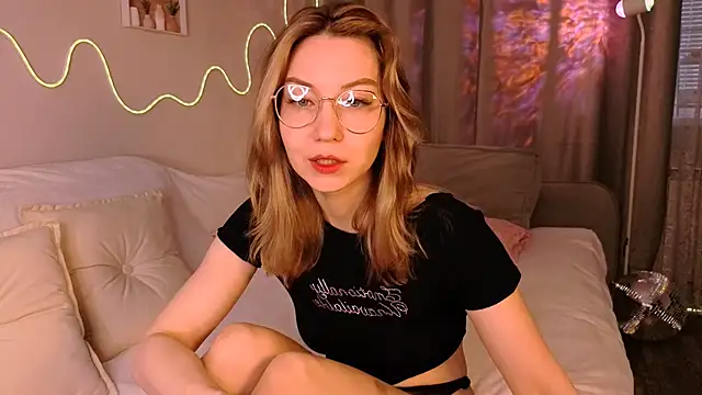 Lilo Sims online show from October 4, 2025, 2:42 am