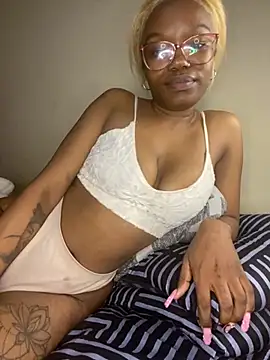 YummyMelanin117 online show from October 1, 2025, 10:38 pm