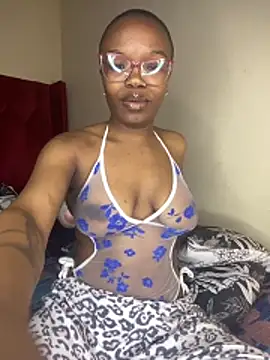 YummyMelanin117 online show from November 10, 2025, 6:07 pm