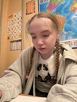 bambi lu online show from March 16, 2026, 4:22 pm