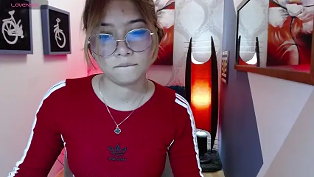 Fiorellaa delsd online show from November 25, 2025, 3:56 pm