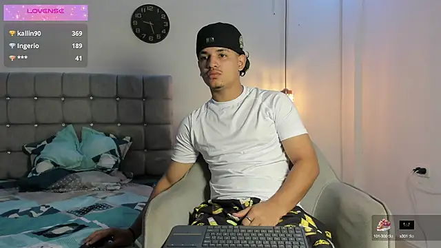 samxx muscle online show from September 18, 2025, 1:46 pm