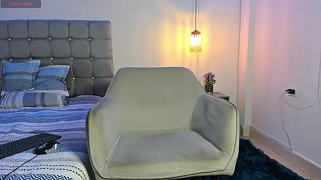 samxx muscle online show from October 5, 2025, 1:42 pm