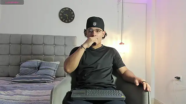 samxx muscle online show from October 27, 2025, 2:43 pm