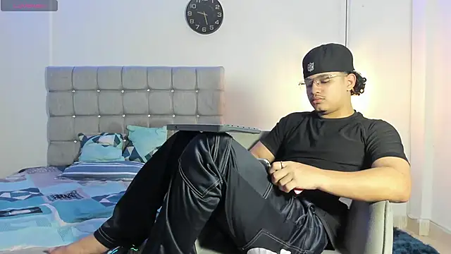 samxx muscle online show from November 3, 2025, 2:07 pm