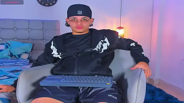 samxx muscle online show from November 16, 2025, 1:28 pm