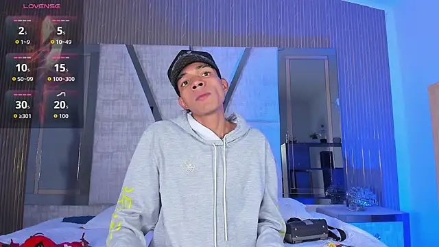 candyandmarilyn online show from April 24, 2026, 9:17 pm