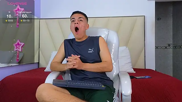 Hotboy21  online show from November 8, 2025, 4:12 am