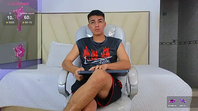 Hotboy21  online show from November 12, 2025, 3:51 am