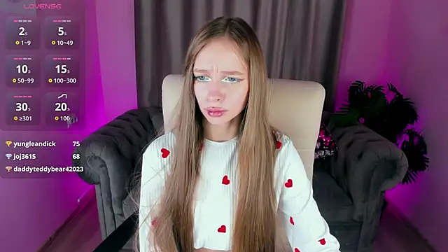 Amy Waynee online show from November 19, 2025, 6:02 am