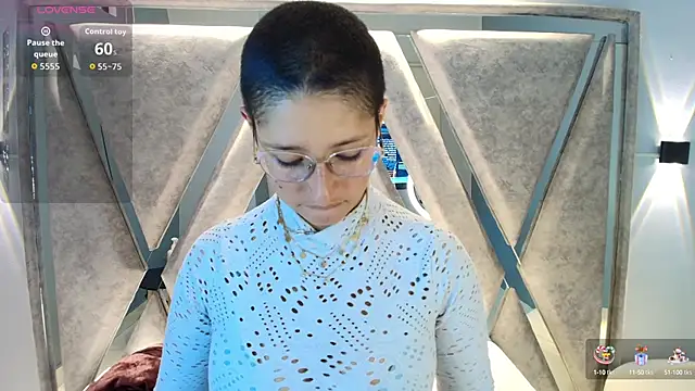 Elaine87  online show from September 24, 2025, 8:45 pm