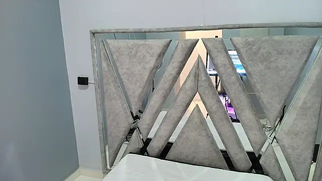 Elaine87  online show from October 24, 2025, 9:44 pm