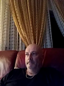 Alexis Bull online show from September 25, 2025, 11:19 pm