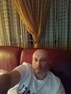 Snapshot of Alexis_Bull chatting on May 26, 2026, 10:39 pm Alexis Bull online show from May 26, 2026, 10:39 pm