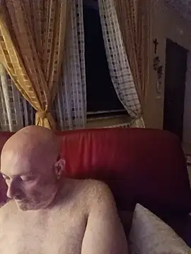 Snapshot of Alexis_Bull chatting on July 9, 2026, 11:20 pm Alexis Bull online show from July 9, 2026, 11:20 pm