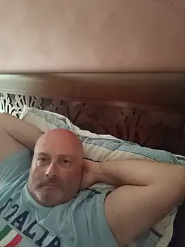 Snapshot of Alexis_Bull chatting on July 16, 2026, 1:28 pm Alexis Bull online show from July 16, 2026, 1:28 pm