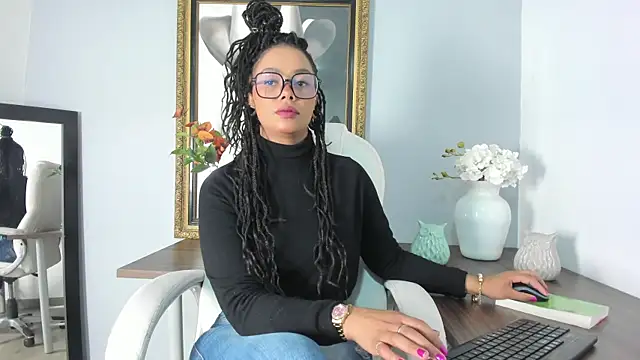 andrea xoe  online show from March 19, 2025, 11:06 am