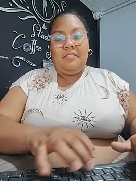 Snapshot of sheila_ro chatting on June 21, 2026, 5:48 pm sheila ro online show from June 21, 2026, 5:48 pm