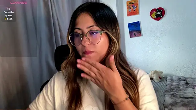 emma  bell  online show from September 17, 2025, 9:38 pm