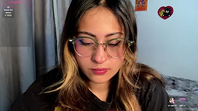 emma  bell  online show from October 1, 2025, 10:49 pm