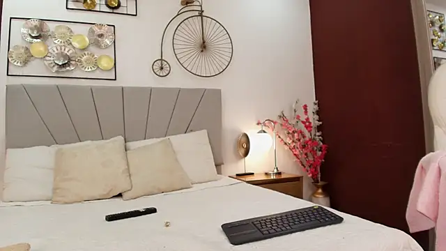 im eli1 online show from February 25, 2026, 7:34 pm